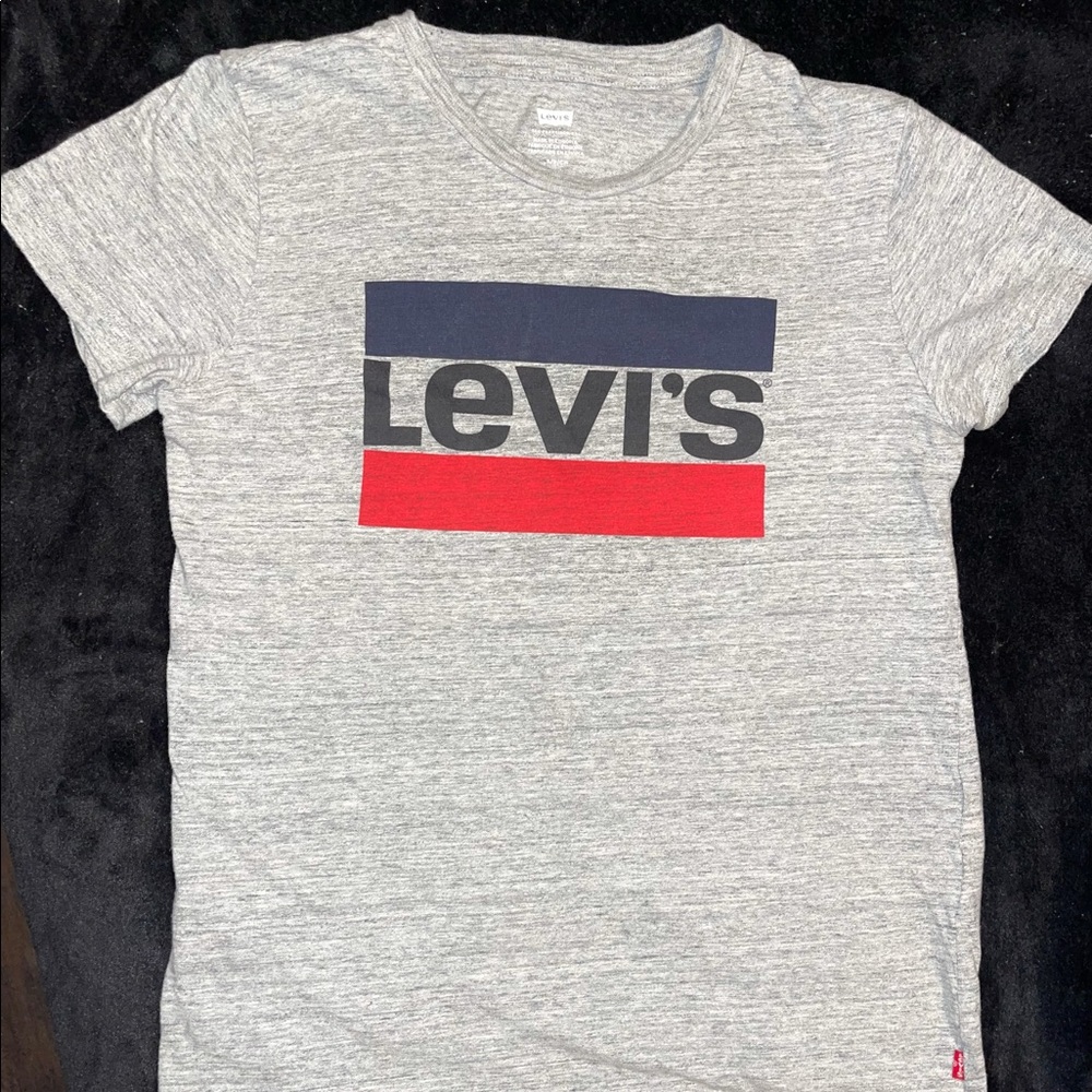 Gray Levi’s shirt size small